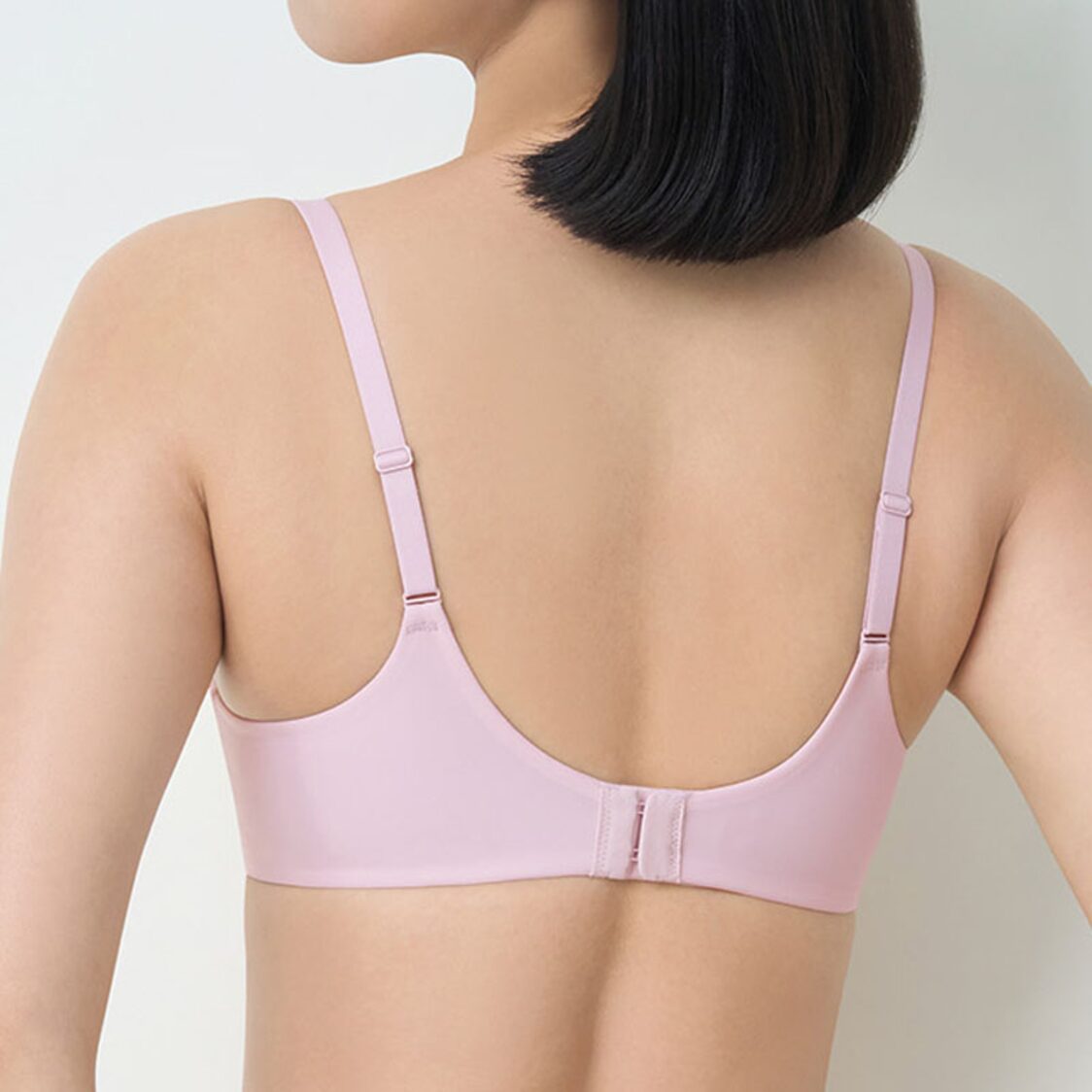 Triumph Body Make Up Illusion Lace Wired Push Up Deep V Bra Perola