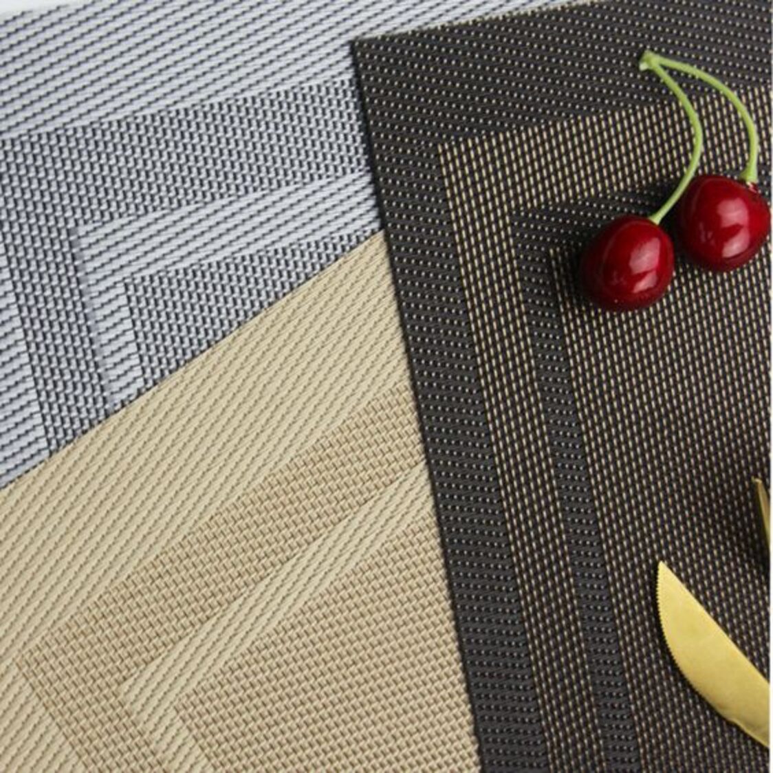 J. Rapee Cornice Placemat