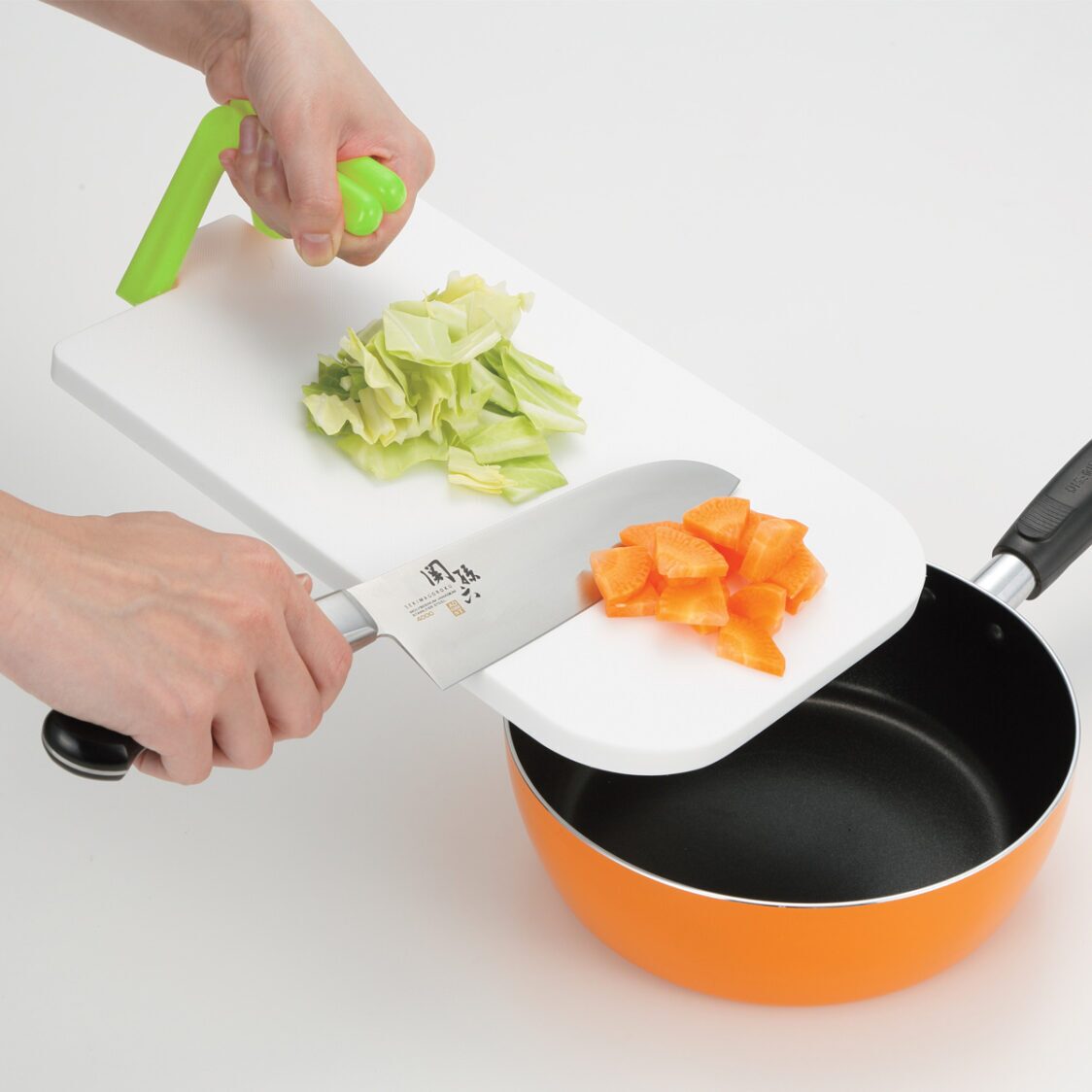 Kai Lightweight Cutting Board With Handles (M/Green) AP-5304