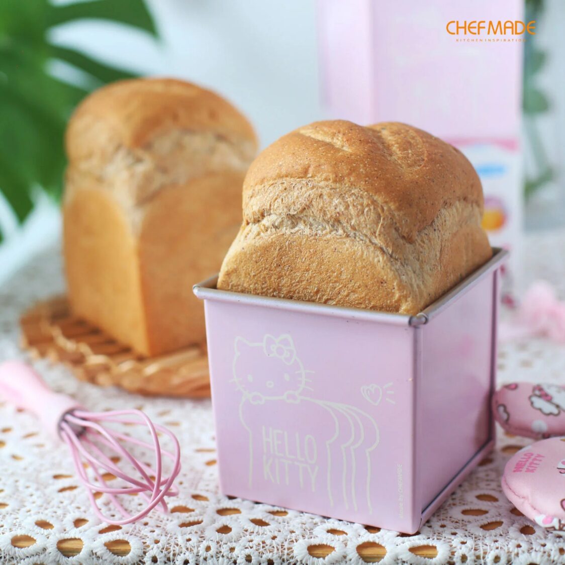 Chefmade Non-Stick Square Cake Loaf Pan With Cover L11.3Xw11.3xH10.1cm Pink Hello Kitty (1898cm-KT7029)