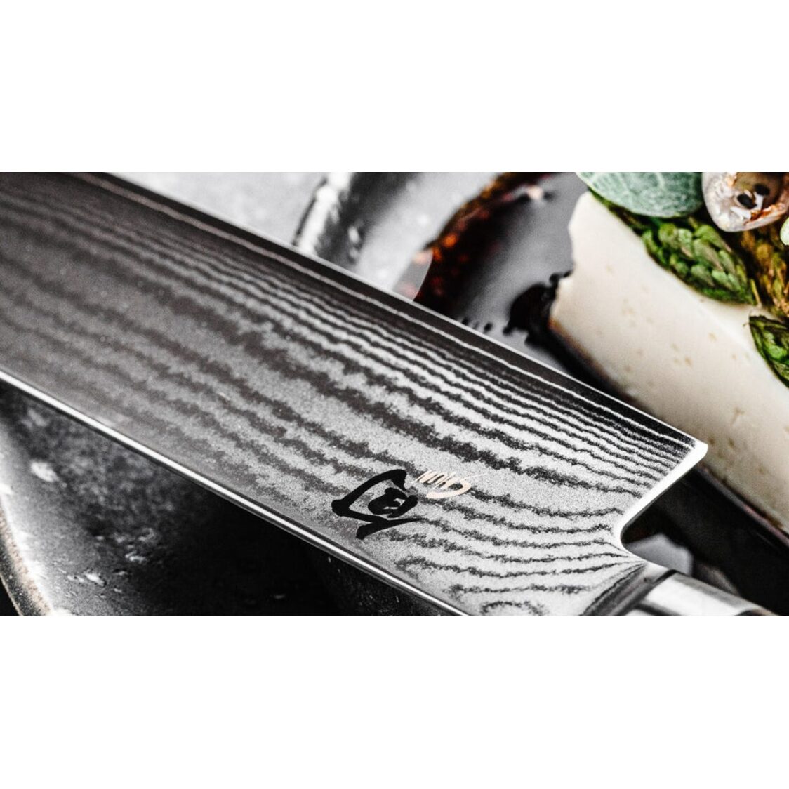 KAI SHUN (旬) Classic 14cm Santoku Knife (DM-0727)
