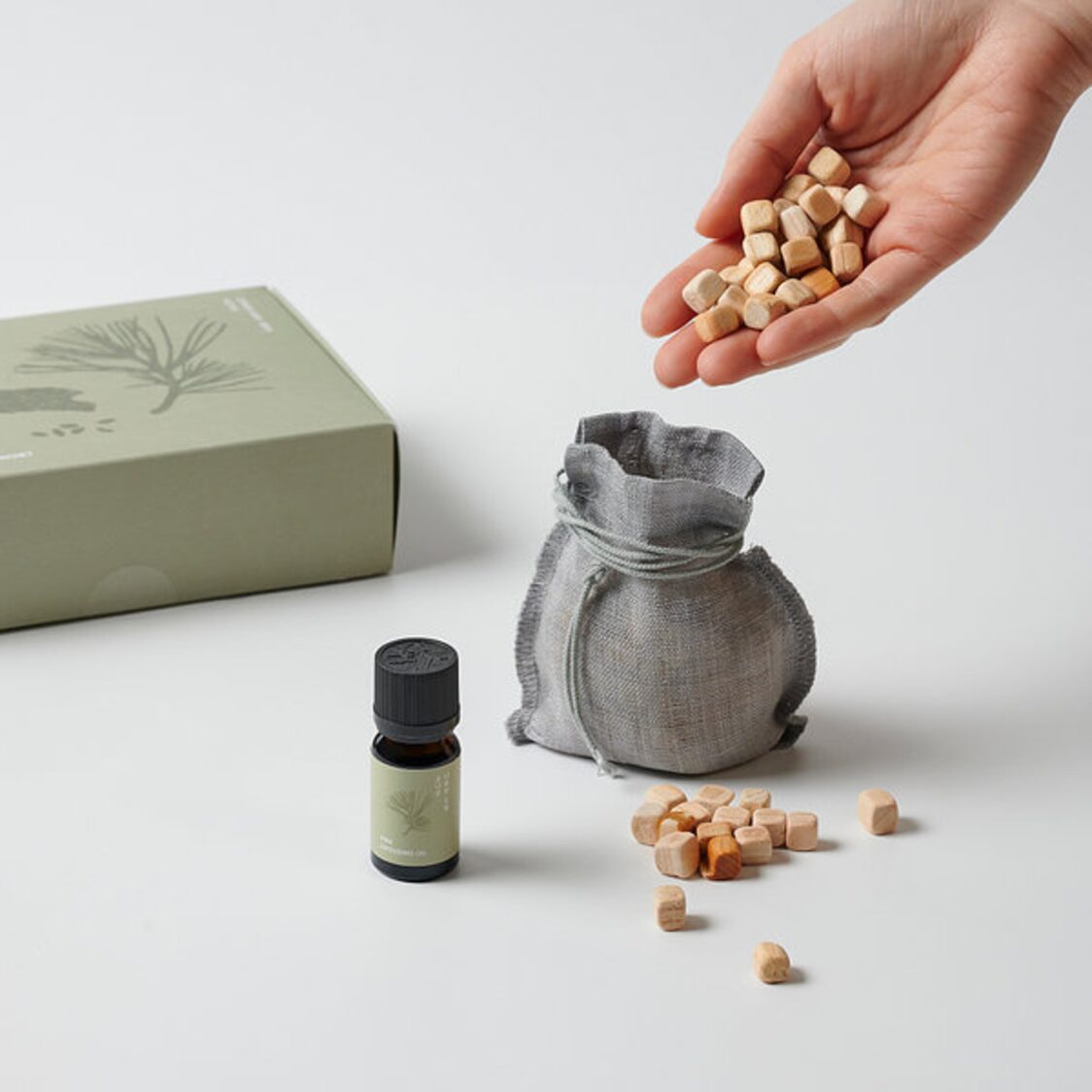 Jaju Diffusing Oil 10ml & Sachet 30g Set Pine Tree