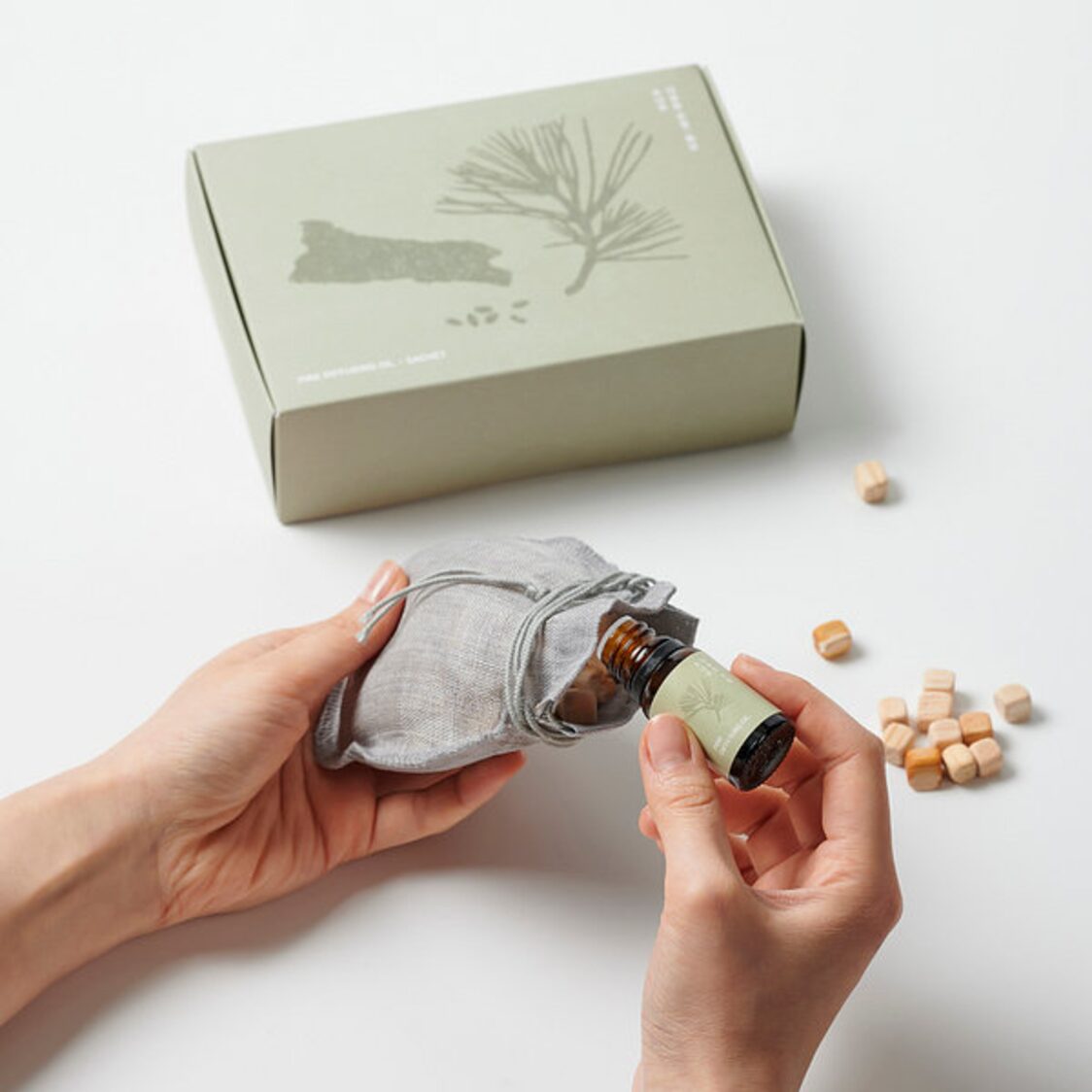 Jaju Diffusing Oil 10ml & Sachet 30g Set Pine Tree