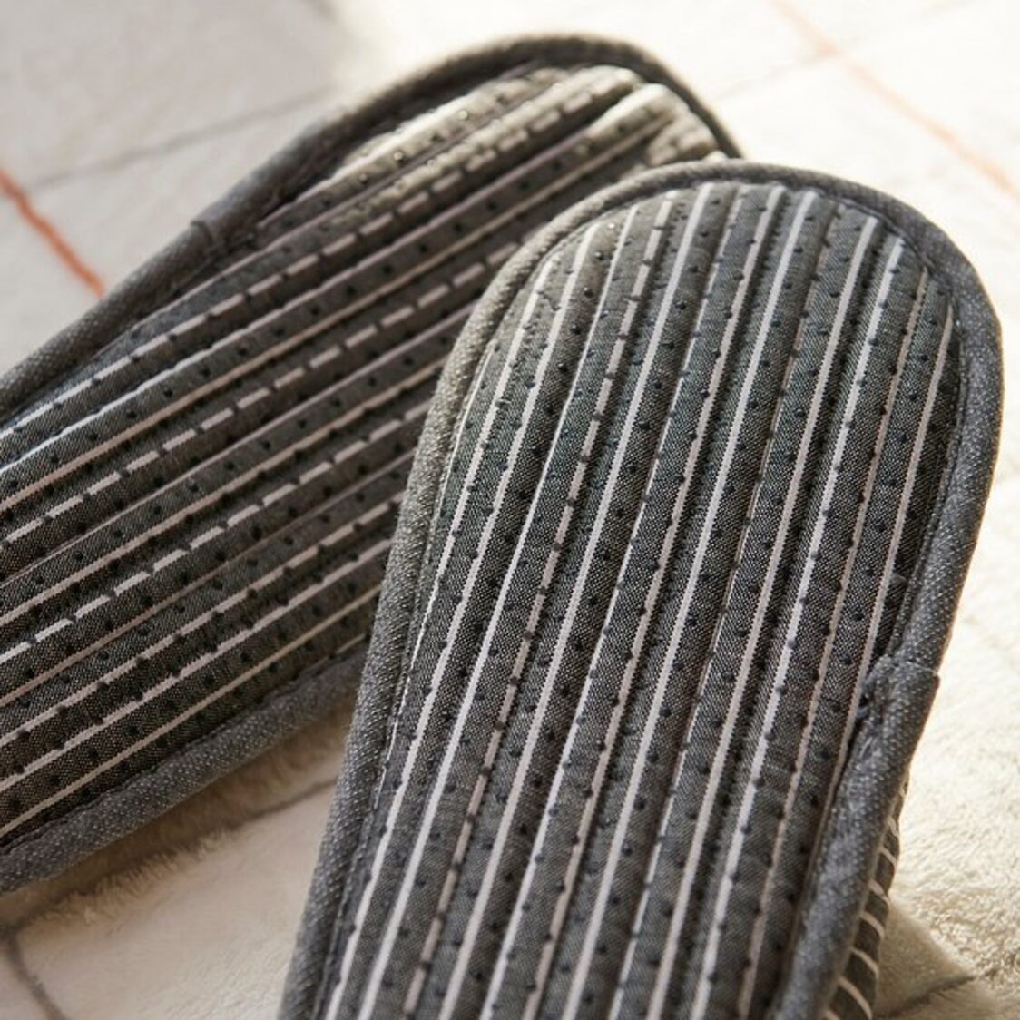 Jaju Simple Line Washable Room Shoes Dark Grey
