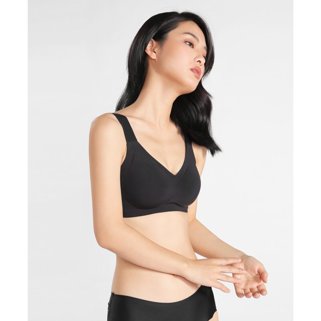 Pierre Cardin Next To Skin Seam Free Full Coverage V-Neck Bralette Black 209-2928