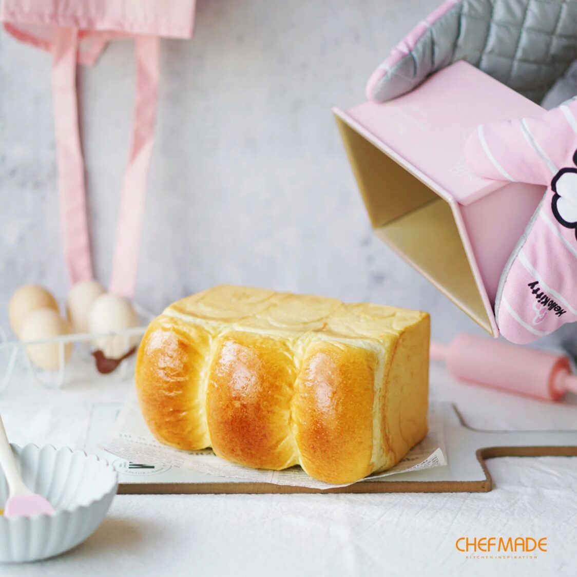 Chefmade Non-Stick Covered Loaf Pan L21Xw12.2xH11.8cm Pink Hello Kitty (1898cm-KT7030)