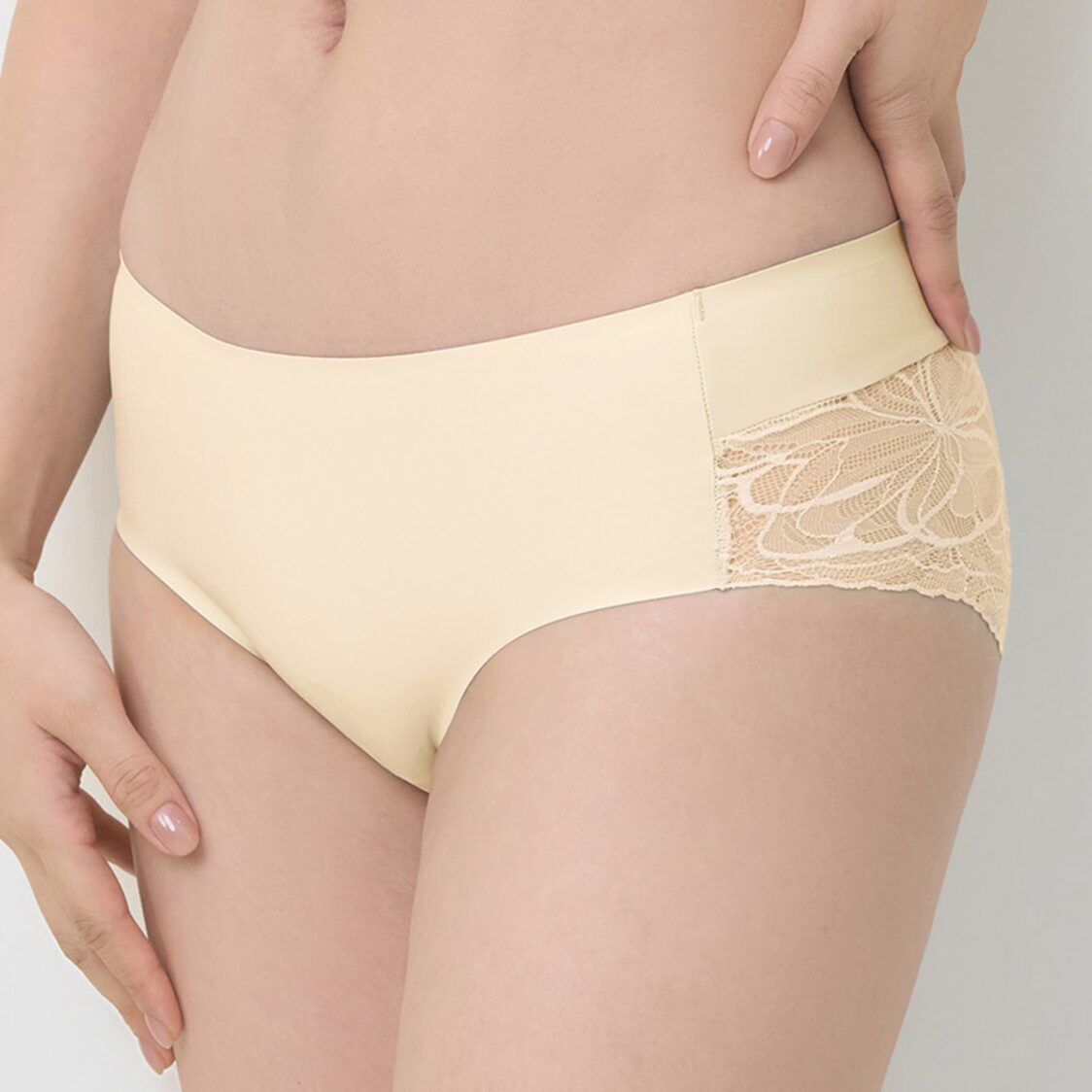 Triumph Body Make Up Illusion Lace Hipster Honey Yellow