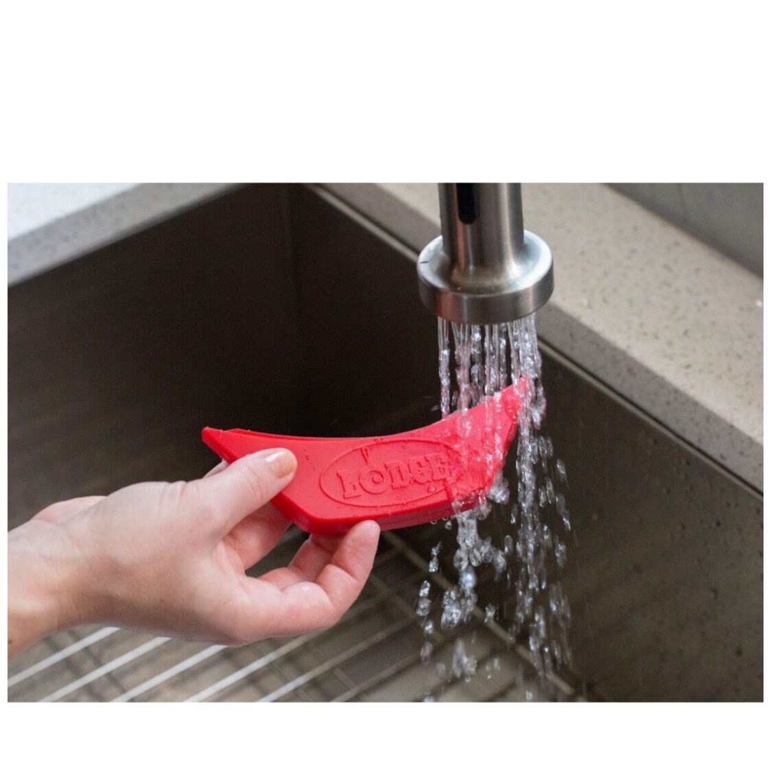 Lodge Red Silicone Assist Handle Holder