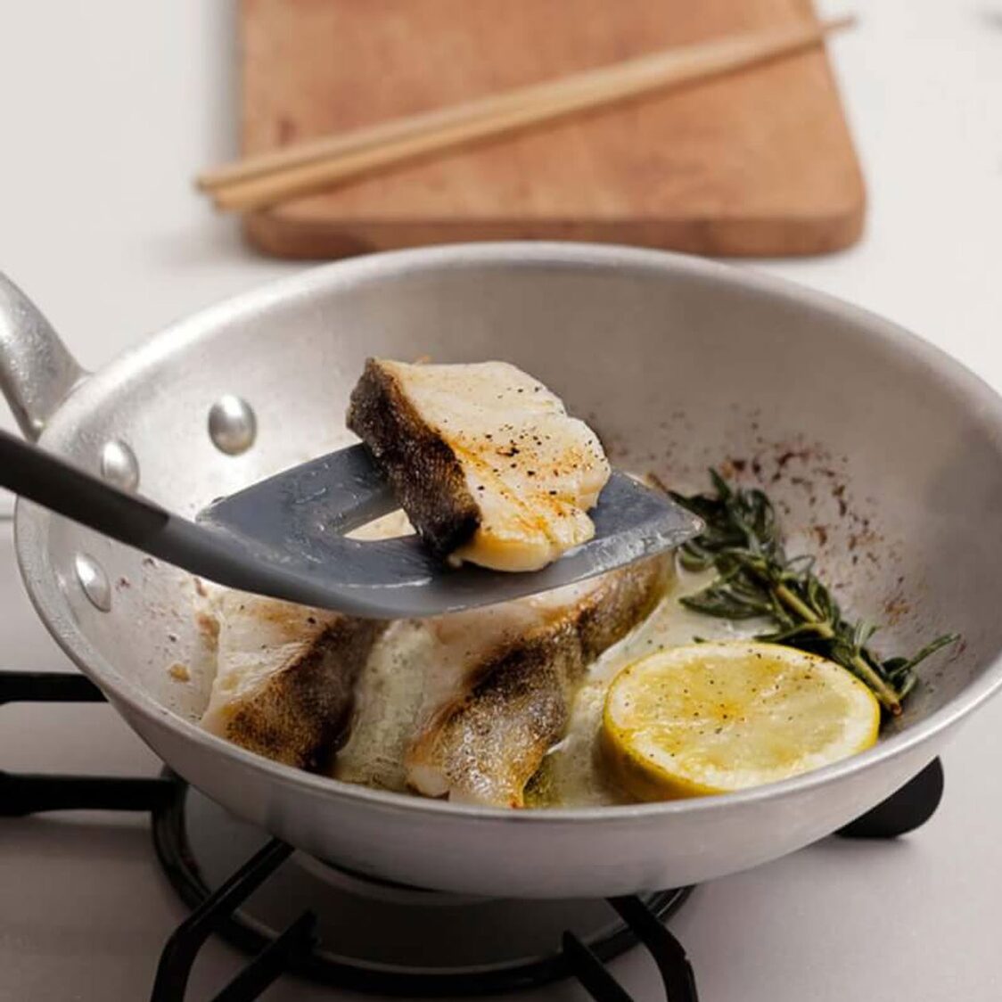 Marna Triangrip Silicone Turner - Black