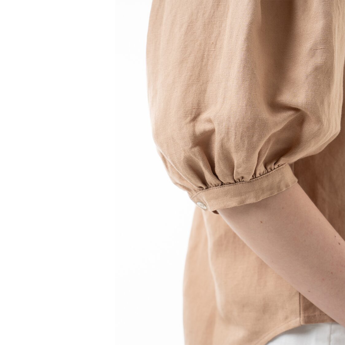 K/Woods Minimalist Linen Puff Top in Off White