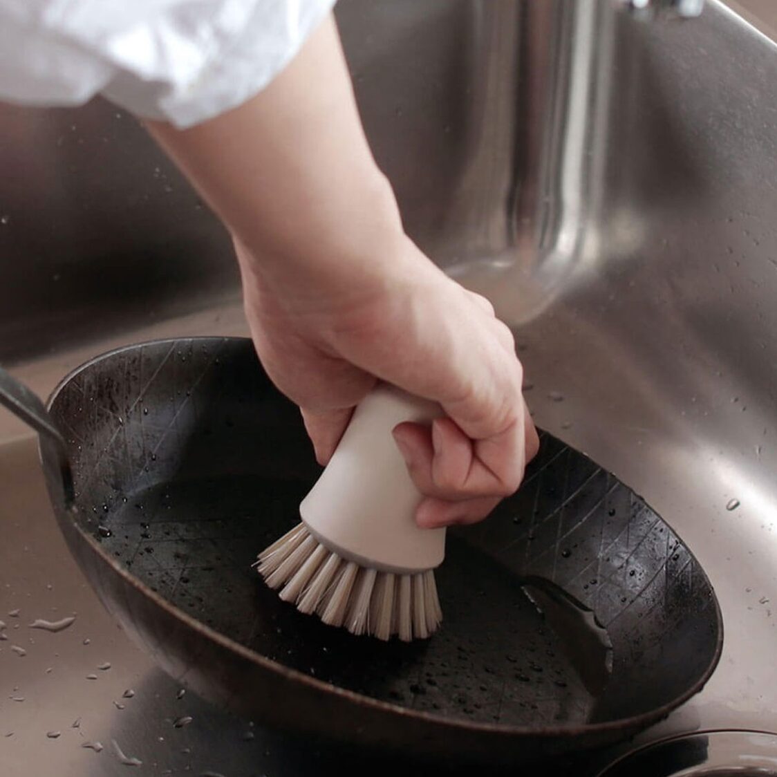 Marna Antibacterial Kitchen Brush - White