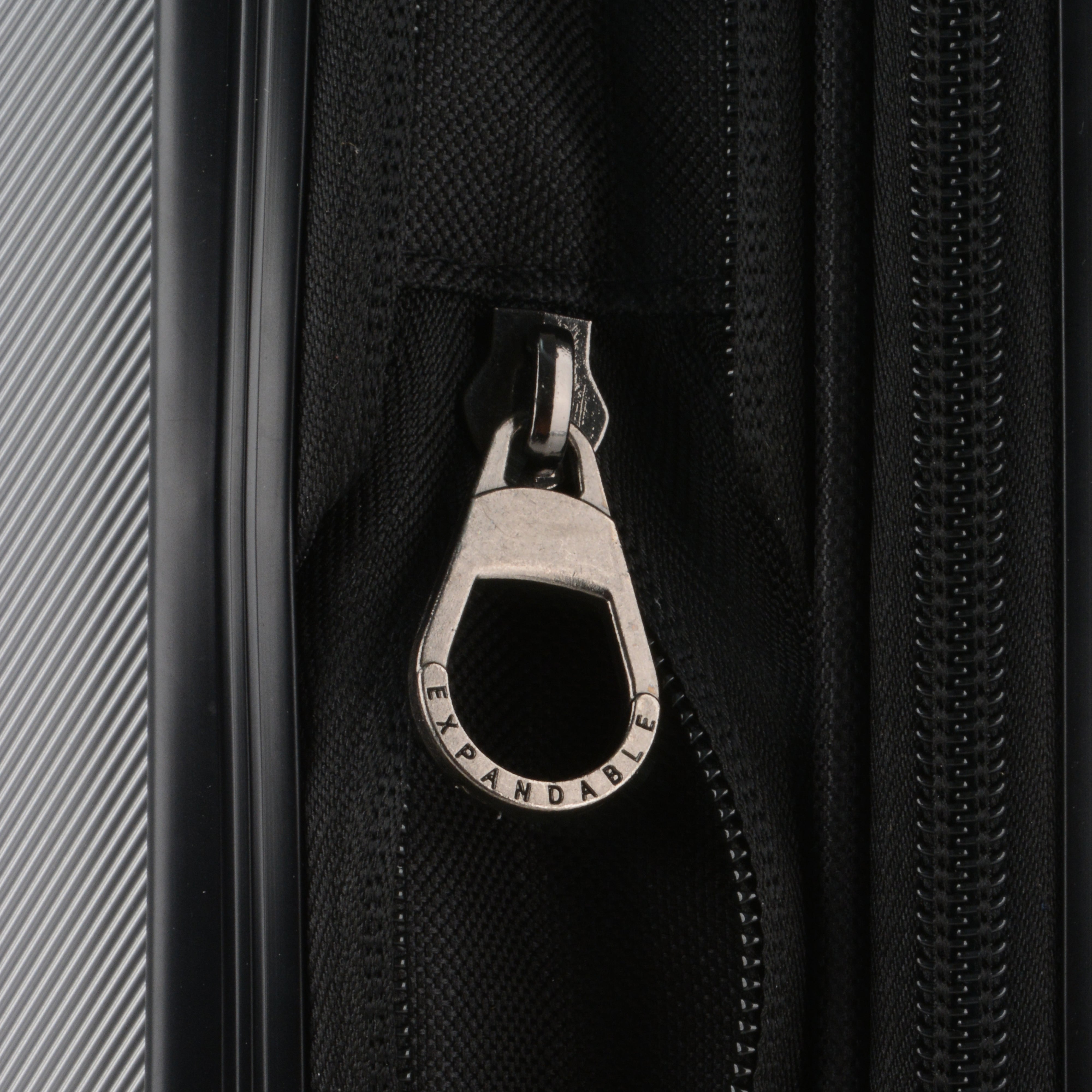 Traveler's Choice Cyclone Wheels Expandable Trolley Case with TSA Lock and Anti-theft Zipper