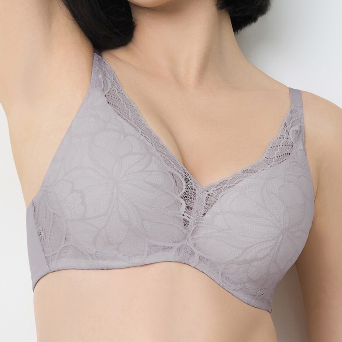 Triumph Body Make Up Illusion Lace Wired Push Up Deep V Bra Feather