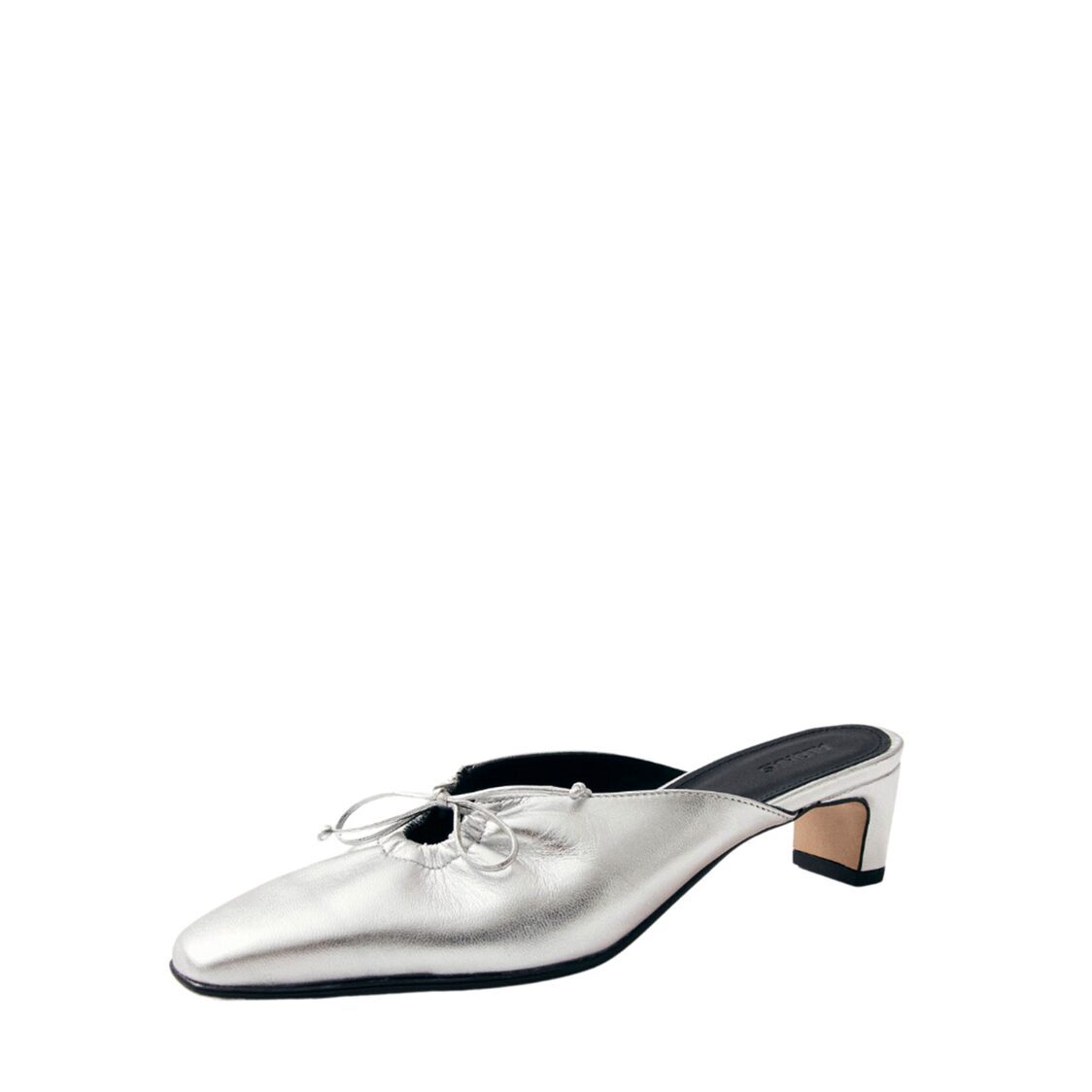 Alohas Amar Shimmer Silver Leather Pumps