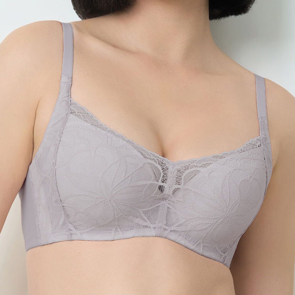 Triumph Body Make Up Illusion Lace Wired Half cup Padded Bra Feather