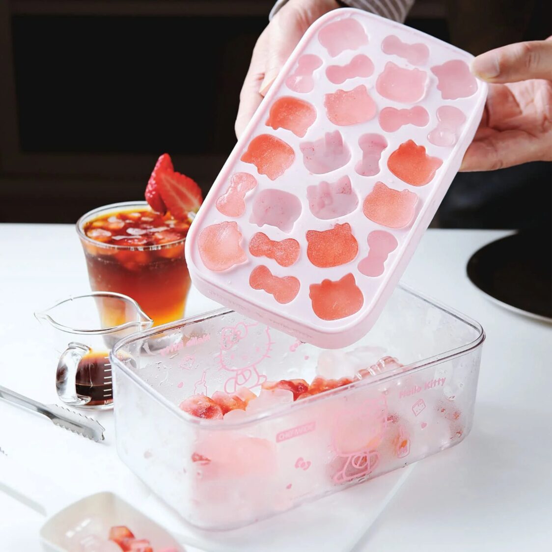 Chefmade Hello Kitty Ice Cube Tray with Lid and Bin 1898CM - KT7110 - Metro Singapore Departmental Store - Celebrating 69 Years in SG