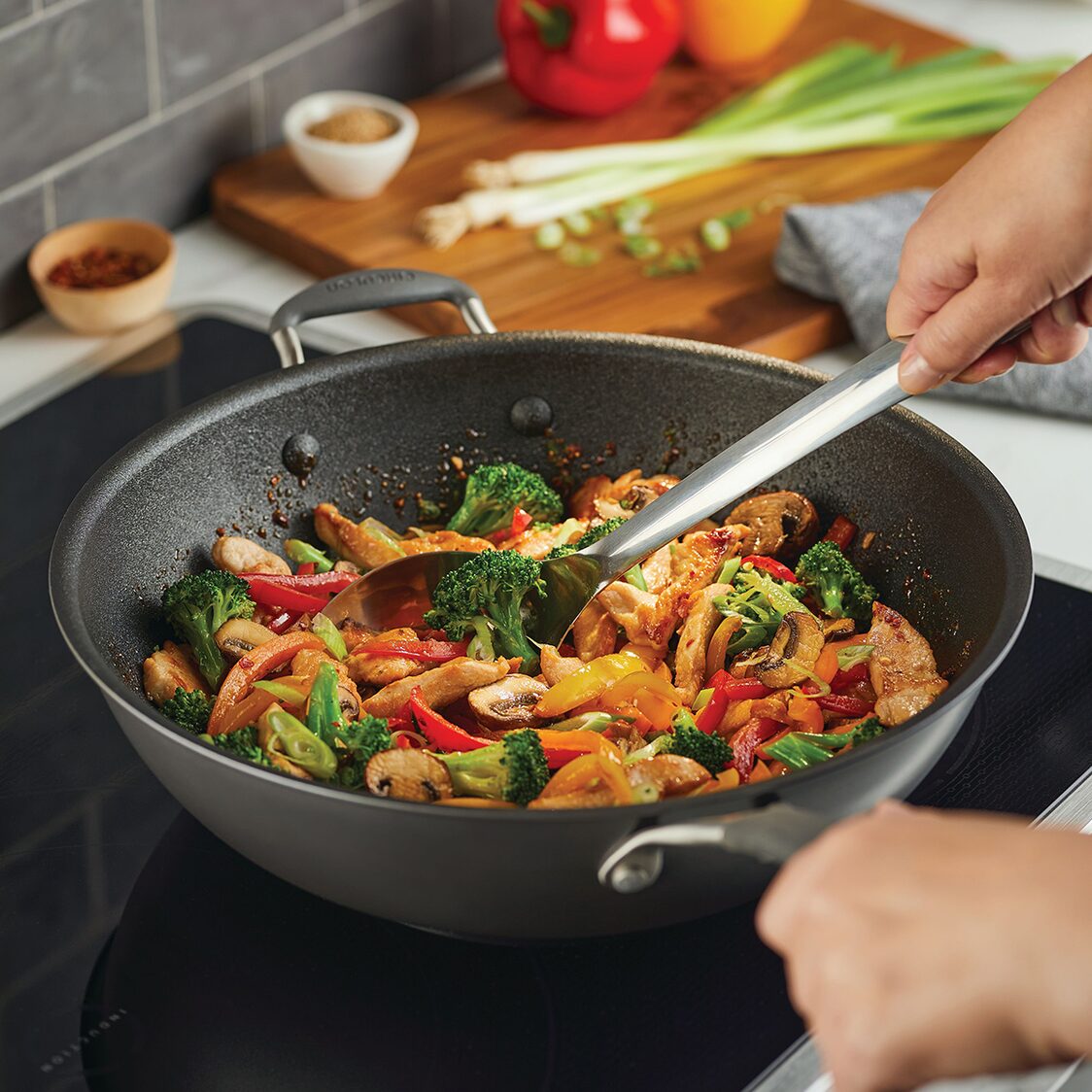 Circulon ScratchDefense A1 26cm/4.3L Covered Chef's Pan with Helping Handle - Metro Singapore Departmental Store - Celebrating 69 Years in SG