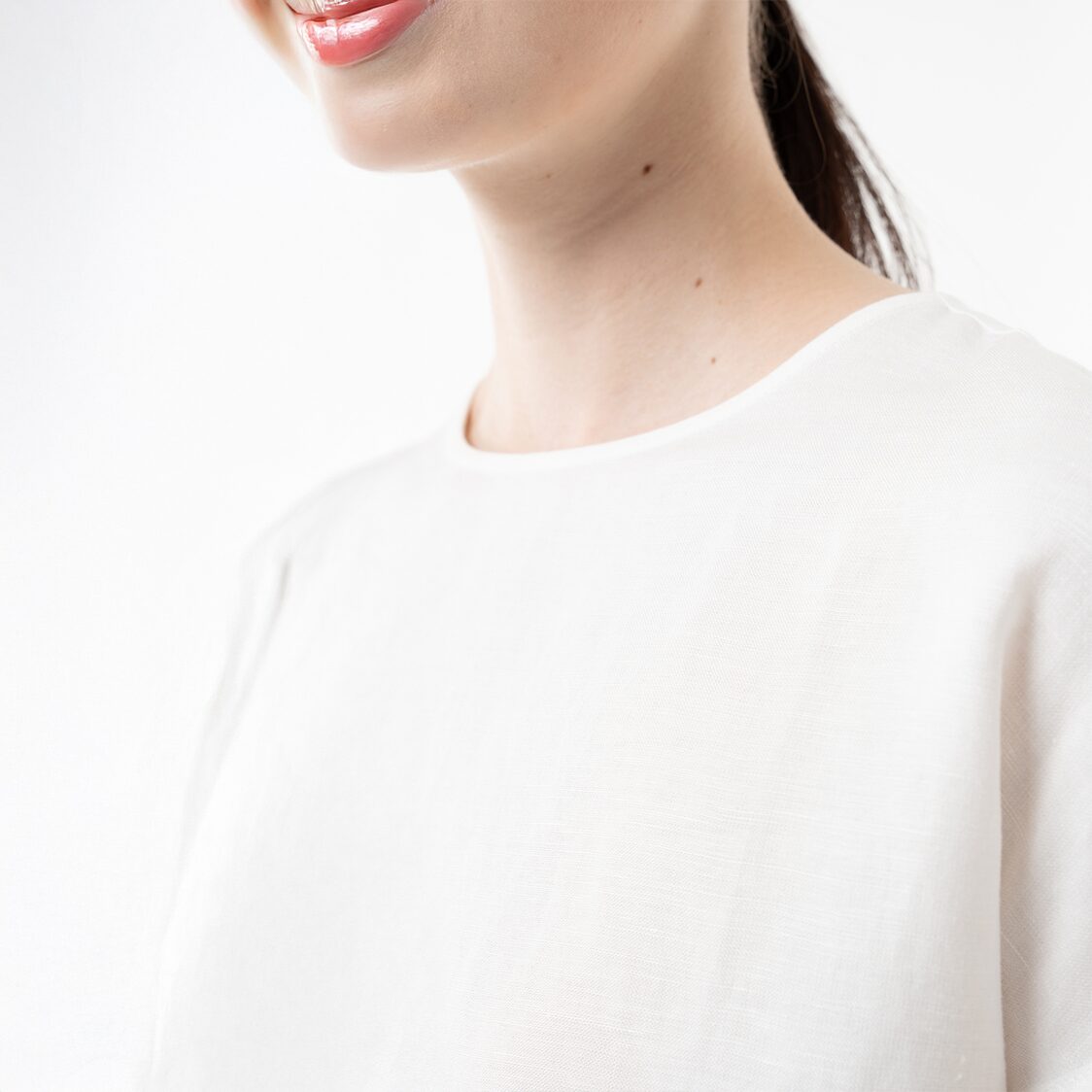 K/Woods Minimalist Linen Top in Off White