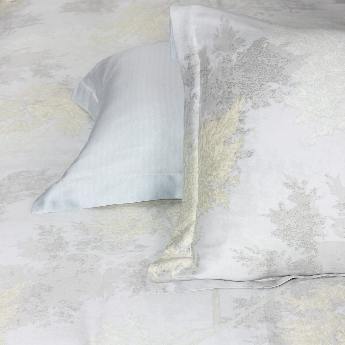 Eurotex Celestine made from 100% TENCEL™ fibers,  Fitted Sheet Set / Bed Set (Barnette)