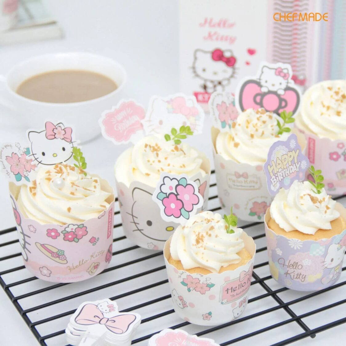 Chefmade Hello Kitty Baking Cups Set Tags (200pcs) + Cup 7x5cm (44pcs) + Cup 6x4.5cm (56pcs) 1898CM-KT7121