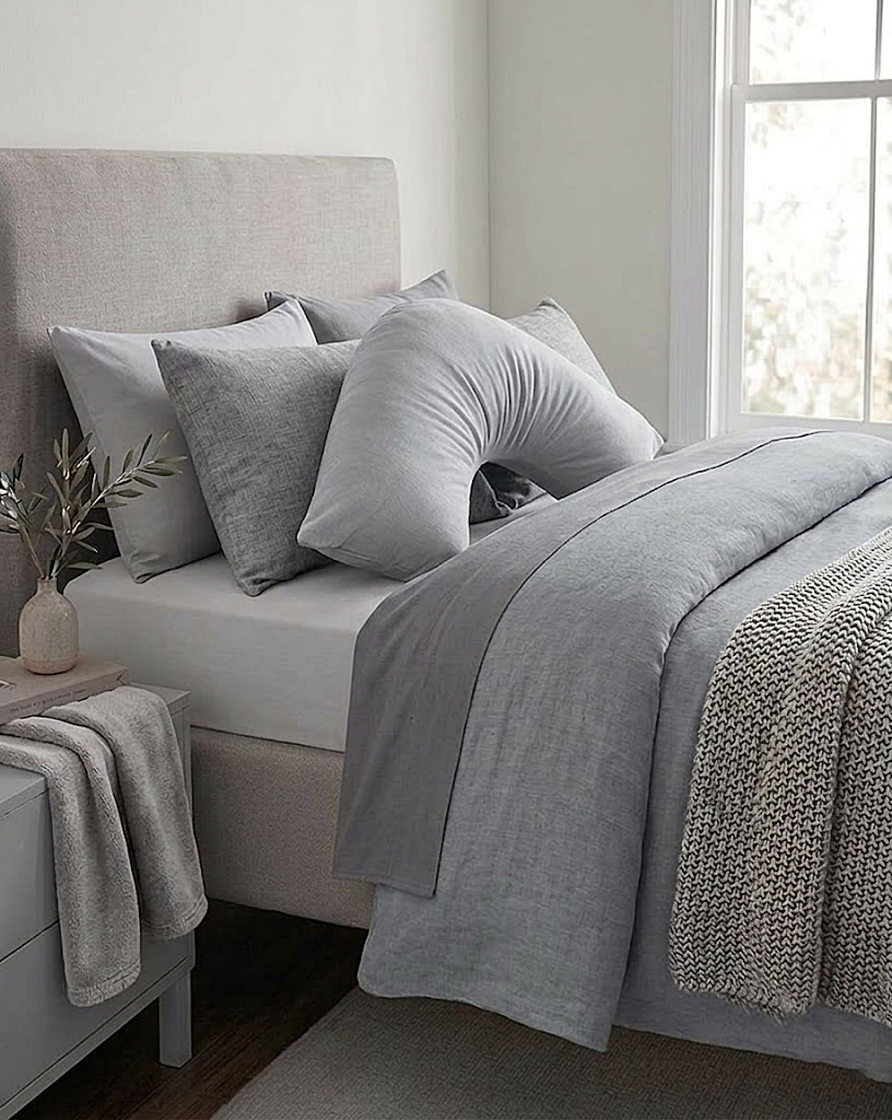Rapee CUDDLE U™ V-Shape Pillow & Microfibre Cover Set – 75 x 75 cm – Light Grey