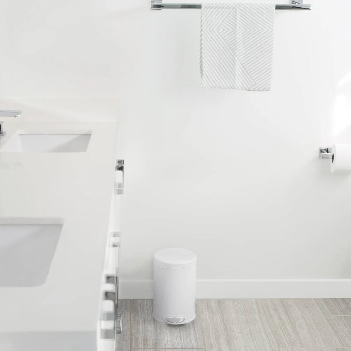 Simplehuman Round Step Bin 4.5L White - Metro Singapore Departmental Store - Celebrating 69 Years in SG