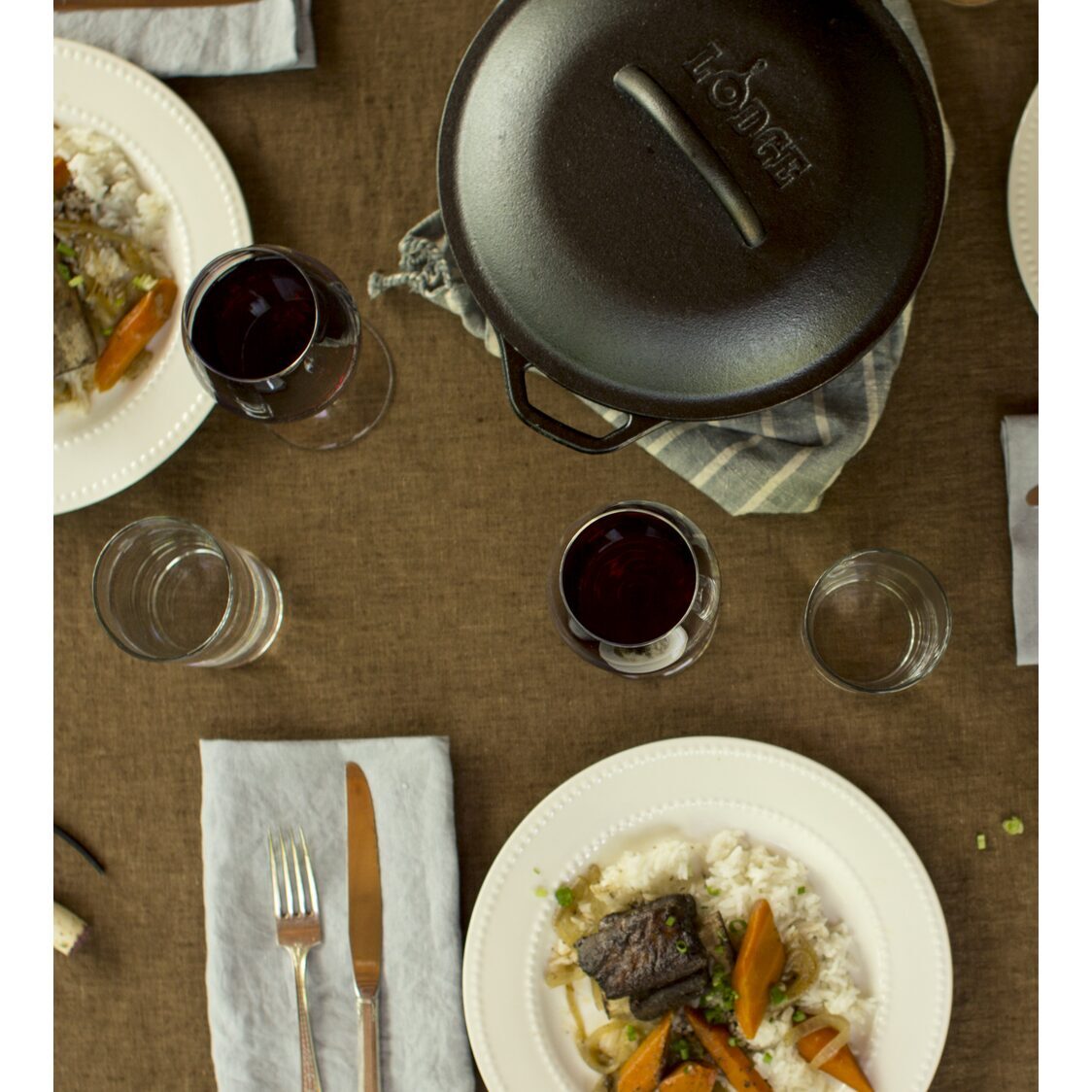 Lodge Seasoned Cast Iron Dutch Oven 5 Quart / 10 Inch (25cm)