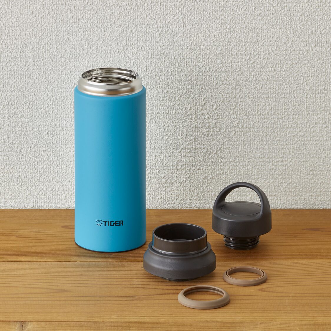 TIGER Anti-Bacterial Double Stainless Steel Bottle 600ml - Honu (MCZ-S060 AC)