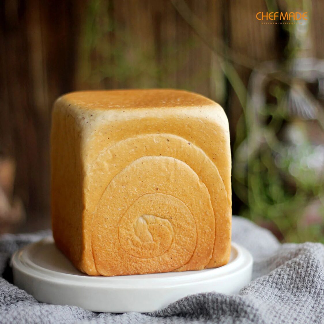 Chefmade Non-Stick Square Cake Loaf Pan With Cover L11.3Xw11.3xH10.1cm Pink Hello Kitty (1898cm-KT7029)