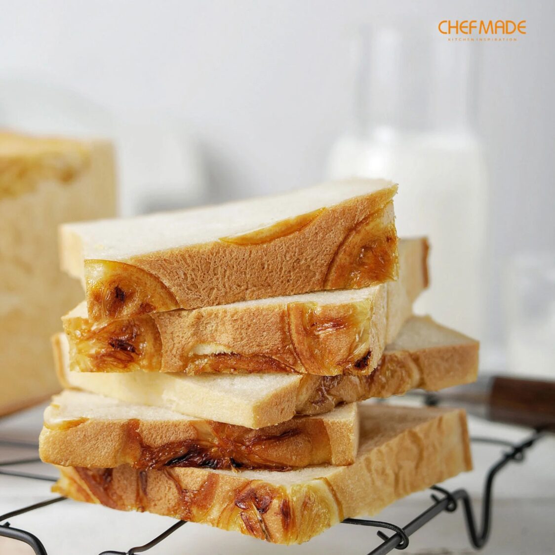 Chefmade Non-Stick Square Cake Loaf Pan With Cover L11.3Xw11.3xH10.1cm Pink Hello Kitty (1898cm-KT7029)