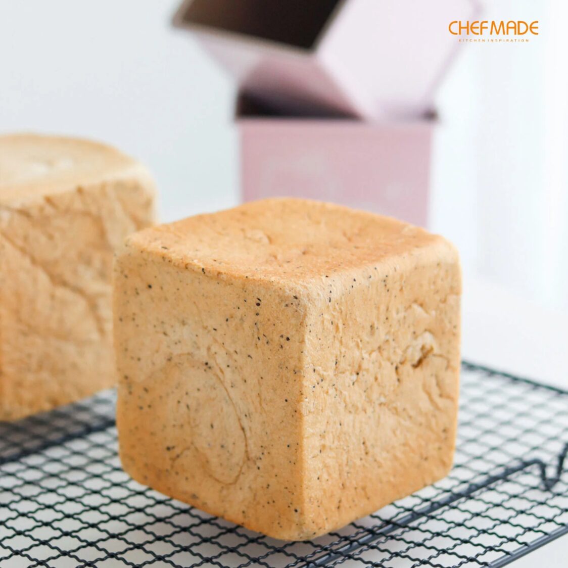 Chefmade Non-Stick Square Cake Loaf Pan With Cover L11.3Xw11.3xH10.1cm Pink Hello Kitty (1898cm-KT7029)