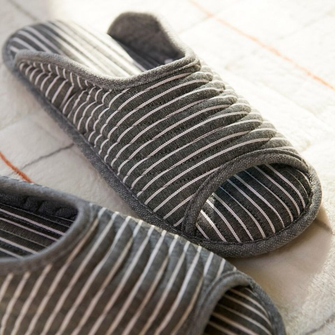 Jaju Simple Line Washable Room Shoes Dark Grey