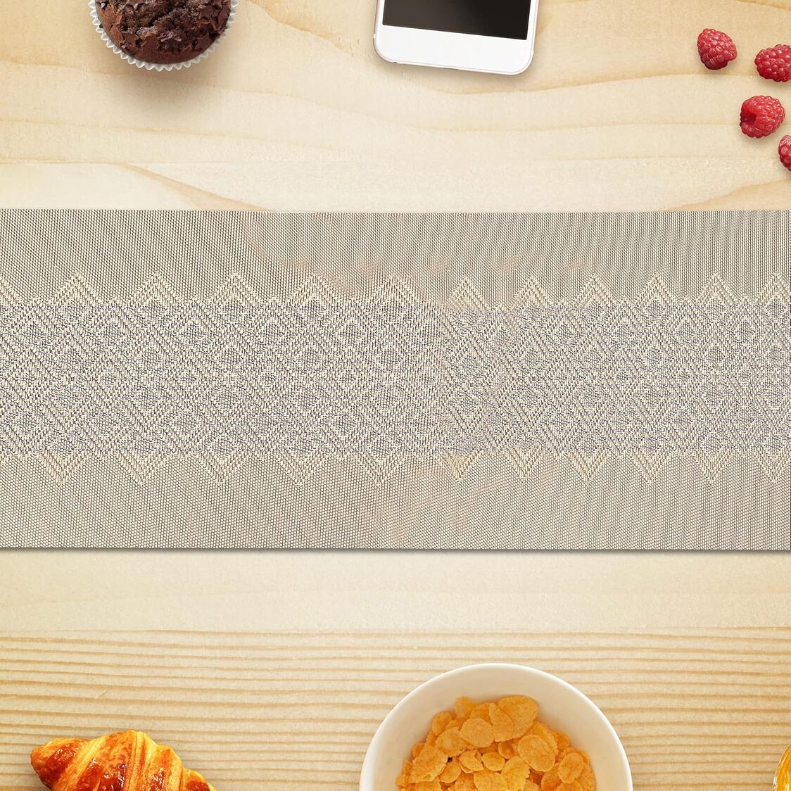 J. Rapee Puzzle Tablerunner Gold