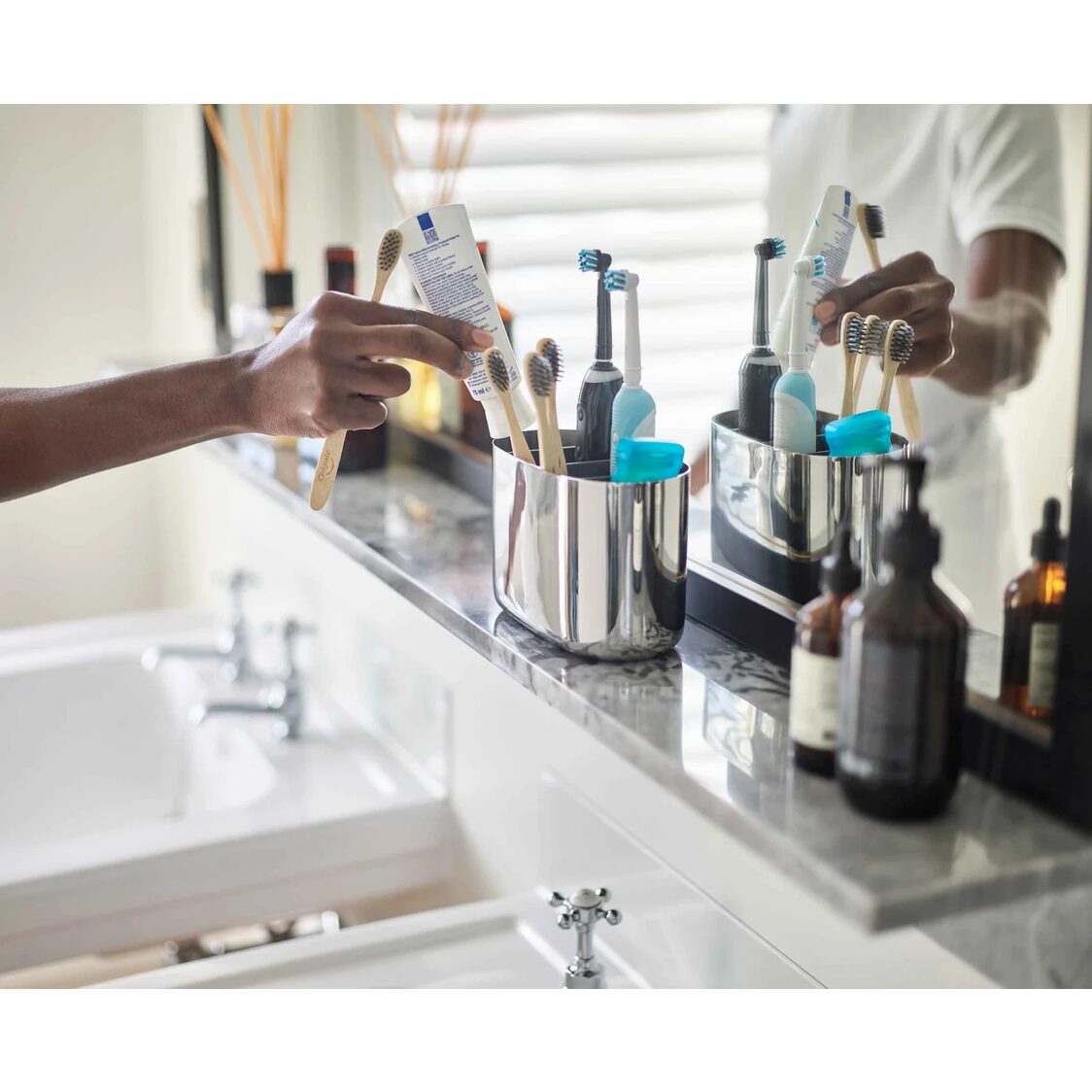 Joseph Joseph EasyStore Luxe Large Toothbrush Caddy (Steel) - 70581