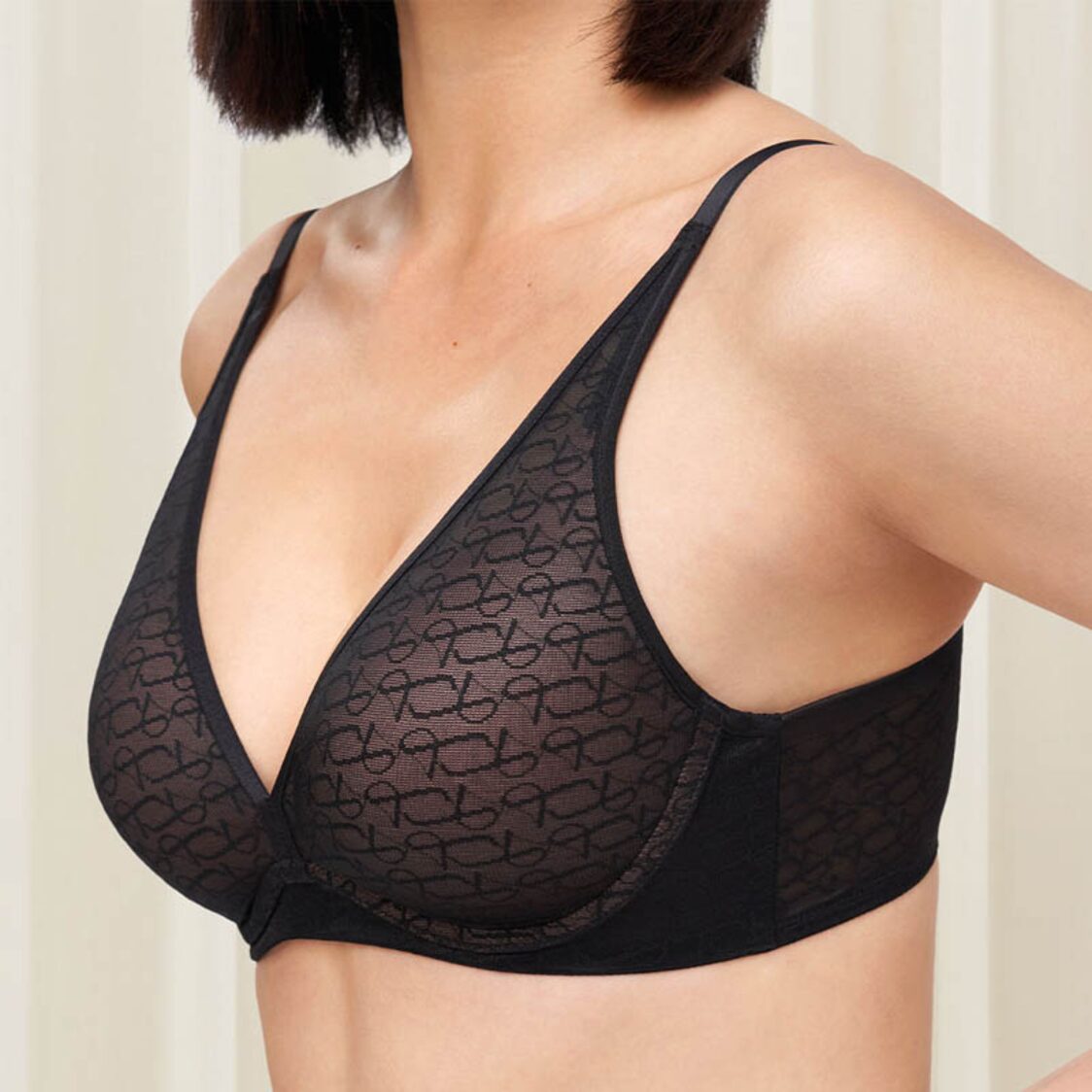 Triumph Signature Sheer Non-Wired Push Up Deep V Bra Black
