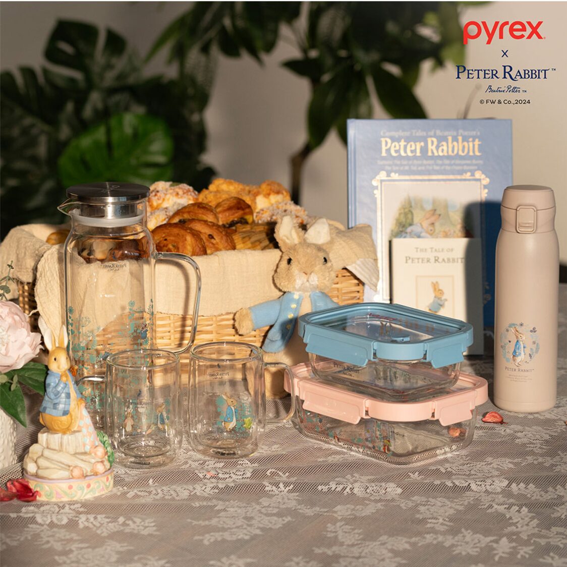 [Metro Exclusive] Pyrex Peter Rabbit 2pc Rectangle Glass Storage (640ml & 1050ml)