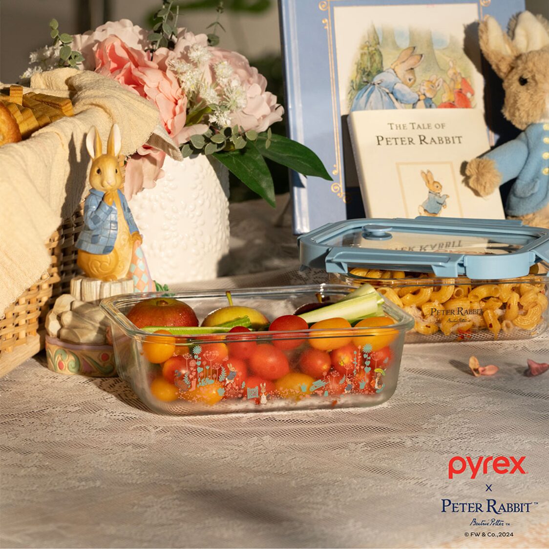 [Metro Exclusive] Pyrex Peter Rabbit 2pc Rectangle Glass Storage (640ml & 1050ml)