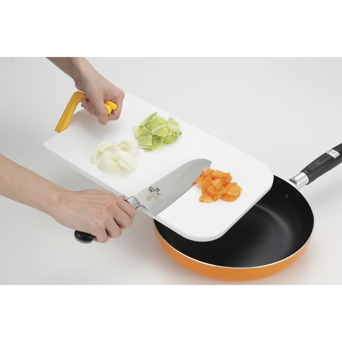 KAI Anti-Bacterial Standable Cutting Board With Handle - L Size (AP-5121)