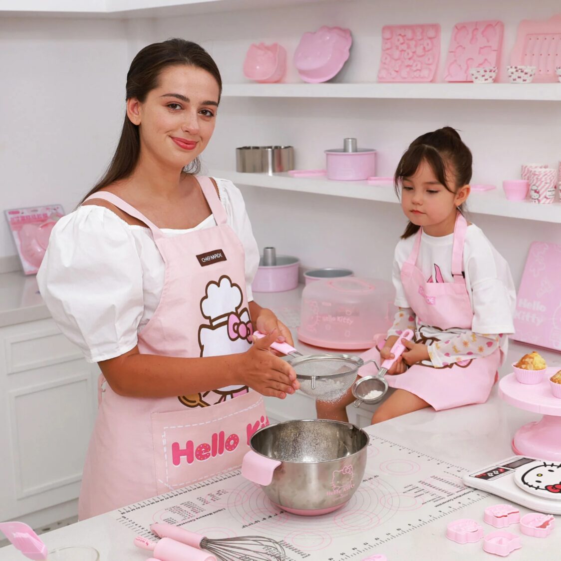 Chefmade Stainless Steel Flour Sieve L30W14xH5.5cm Hello Kitty (1898cm-KT7008)