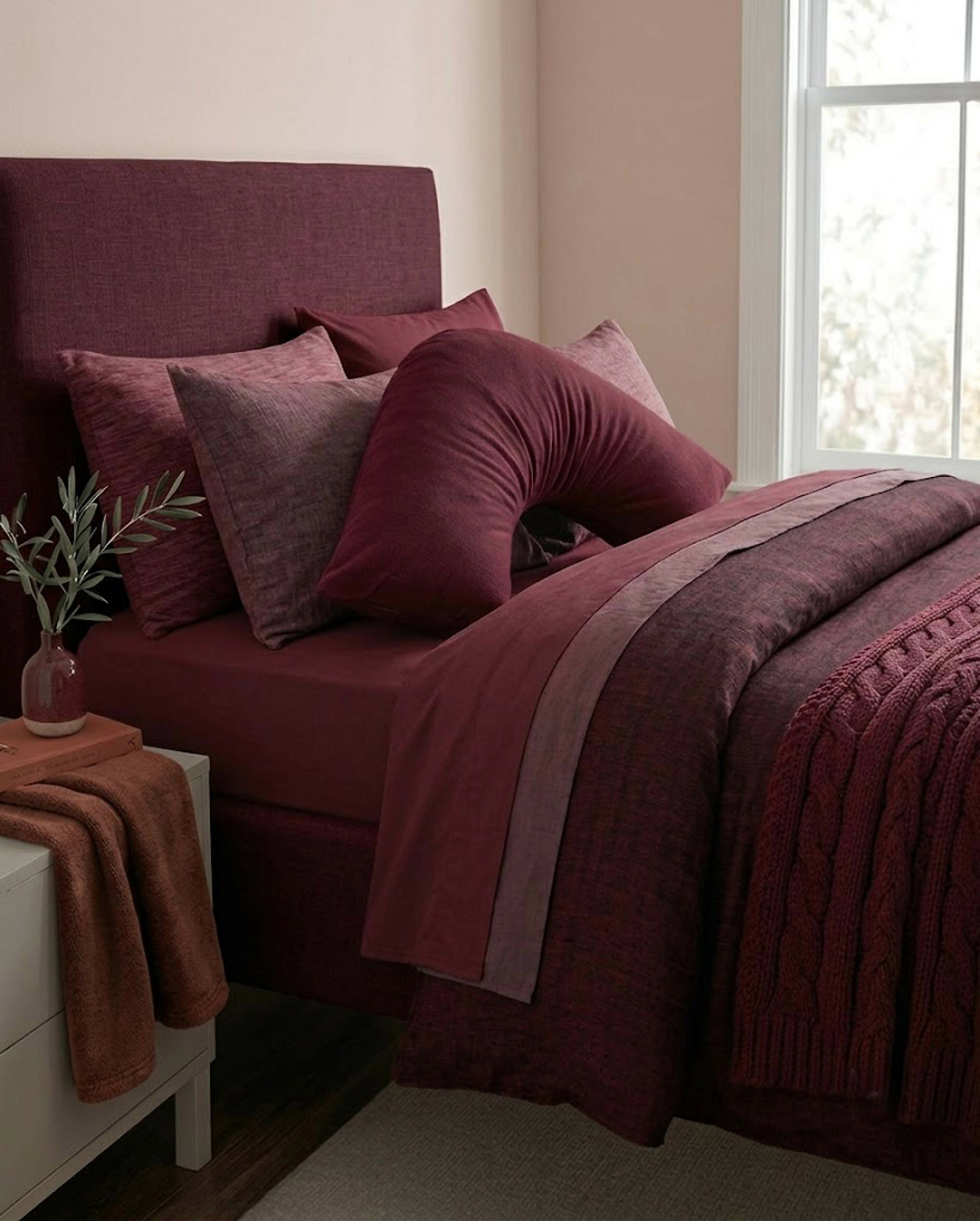 Rapee CUDDLE U™ Signature Microfibre Pillow Cover – 75 x 75 cm – Wine