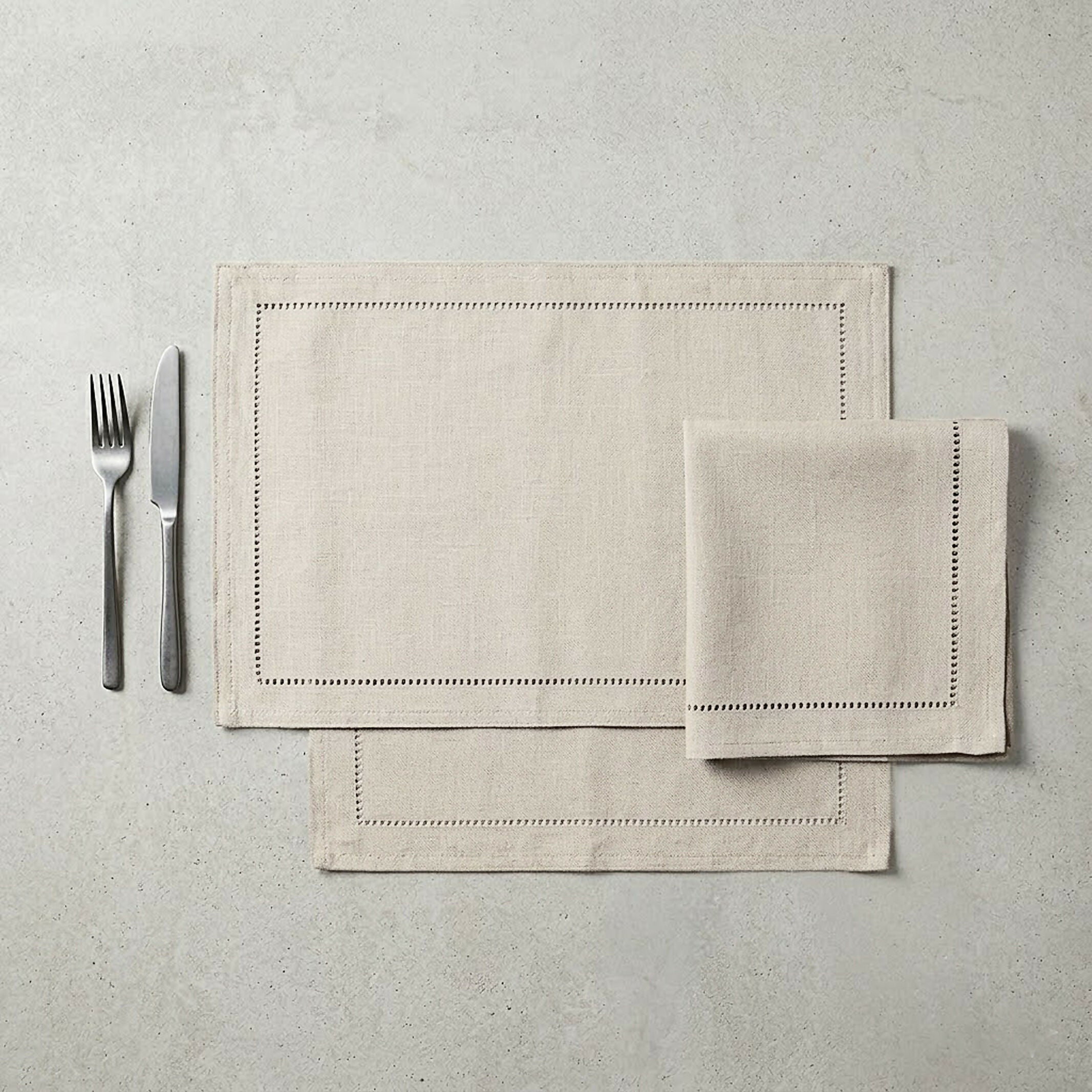 Rapee Sonia Lasercut Placemat – Cationic Fabric – 33 x 45 cm – Stone