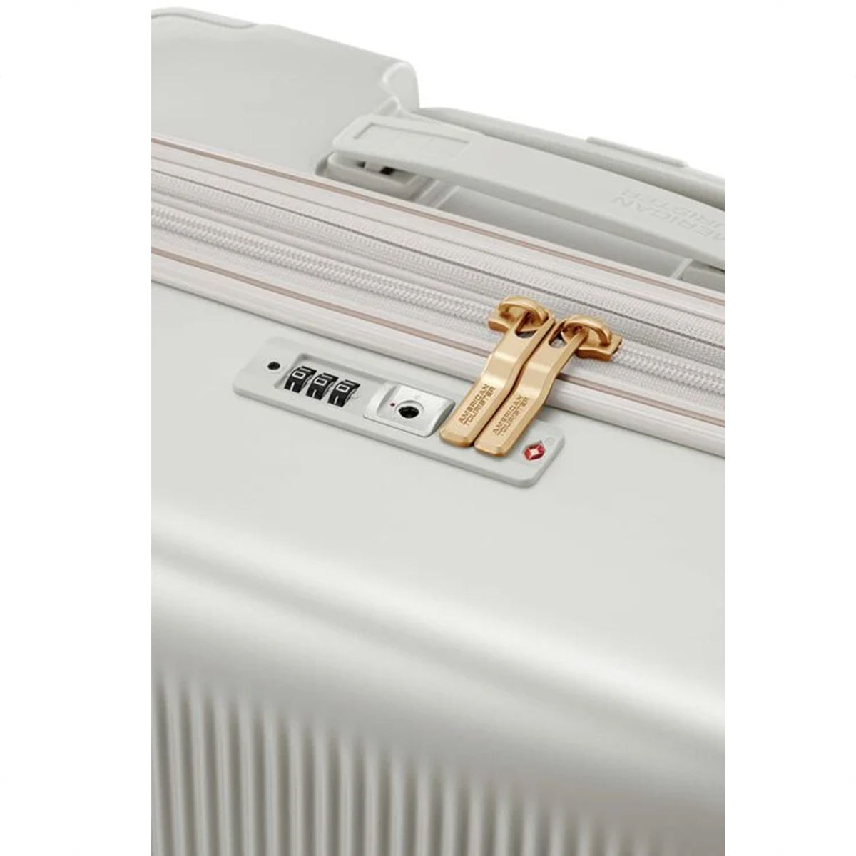 American Tourister Curvus Spinner Exp Tsa