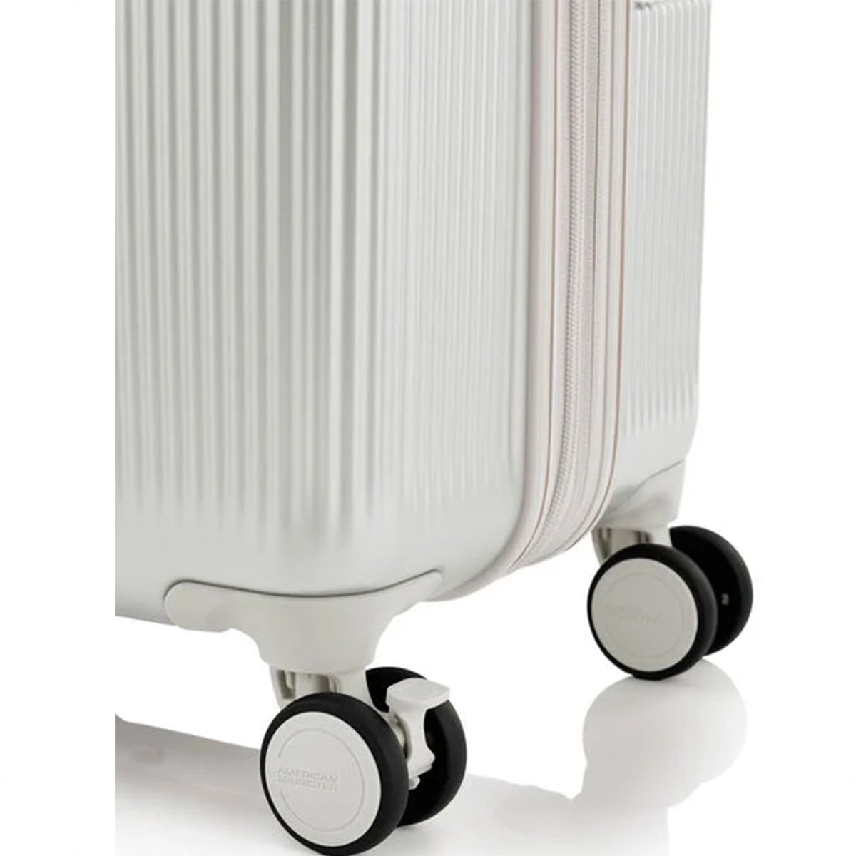 American Tourister Curvus Spinner Exp Tsa