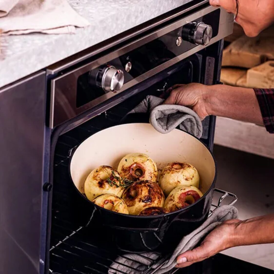 Kitchenaid Enamel 22cm / 3.3L Cast-Iron Casserole Black (KACI009370)