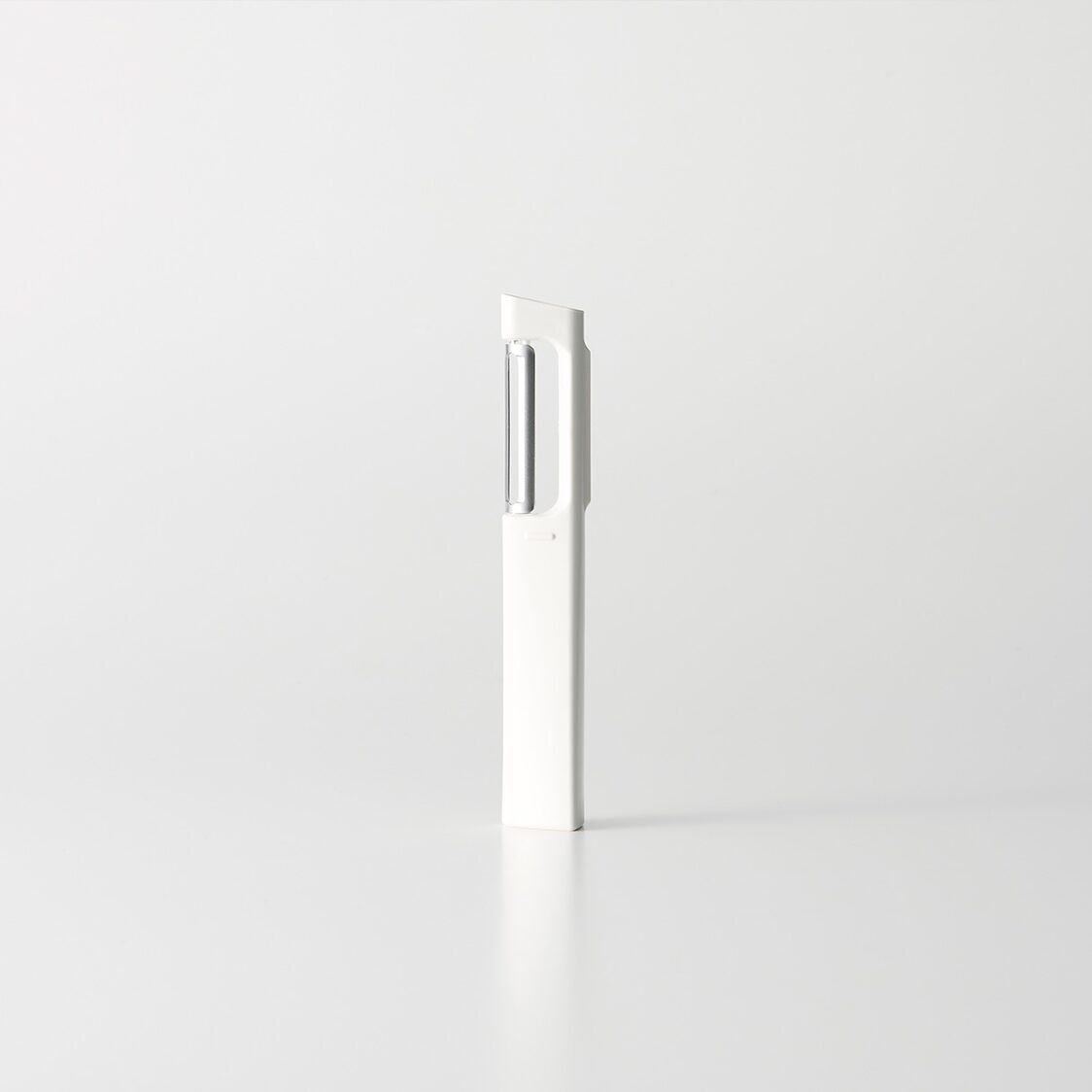 Marna Standing Peeler - White