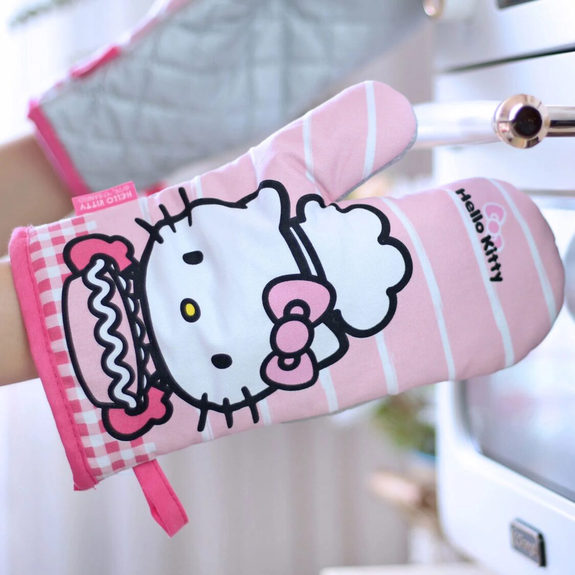 Chefmade Hello Kitty Cotton Polyester Oven Mitt 2pcs/Set 1898CM - KT7020 - Metro Singapore Departmental Store - Celebrating 69 Years in SG