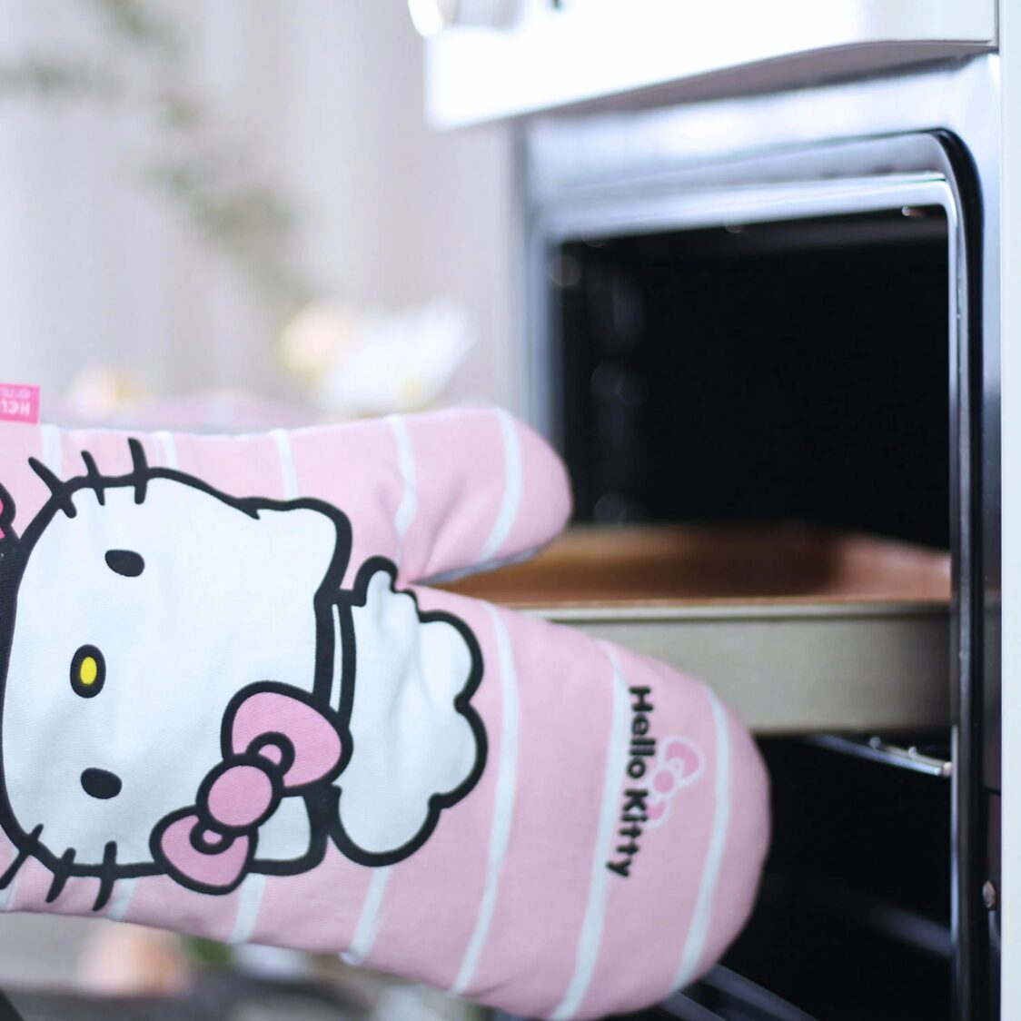 Chefmade Hello Kitty Cotton Polyester Oven Mitt 2pcs/Set 1898CM - KT7020 - Metro Singapore Departmental Store - Celebrating 69 Years in SG