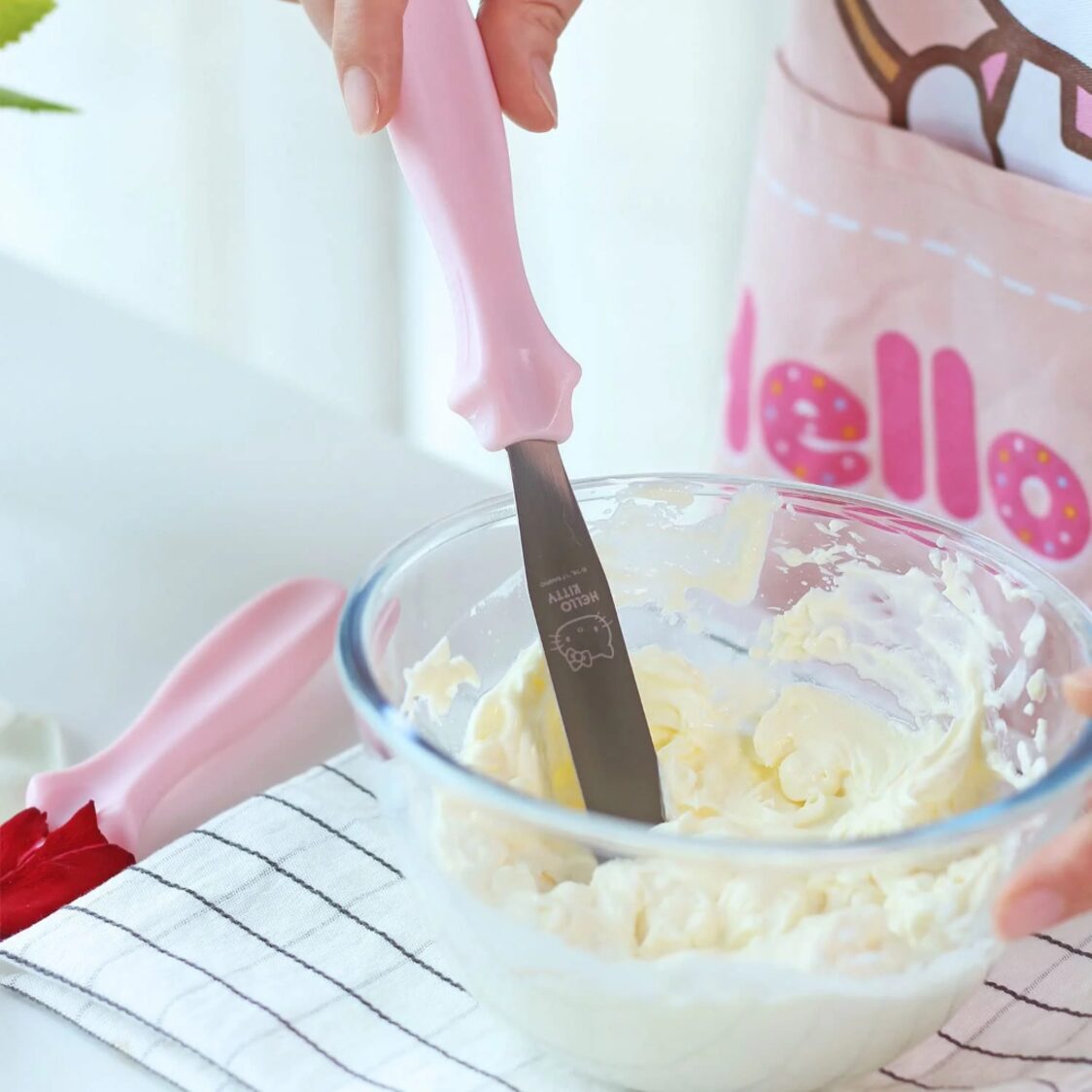 Chefmade Stainless Steel With Silicone Handle Cake Spatula 2pc Hello Kitty 1898cm - KT7015 - Metro Singapore Departmental Store - Celebrating 69 Years in SG