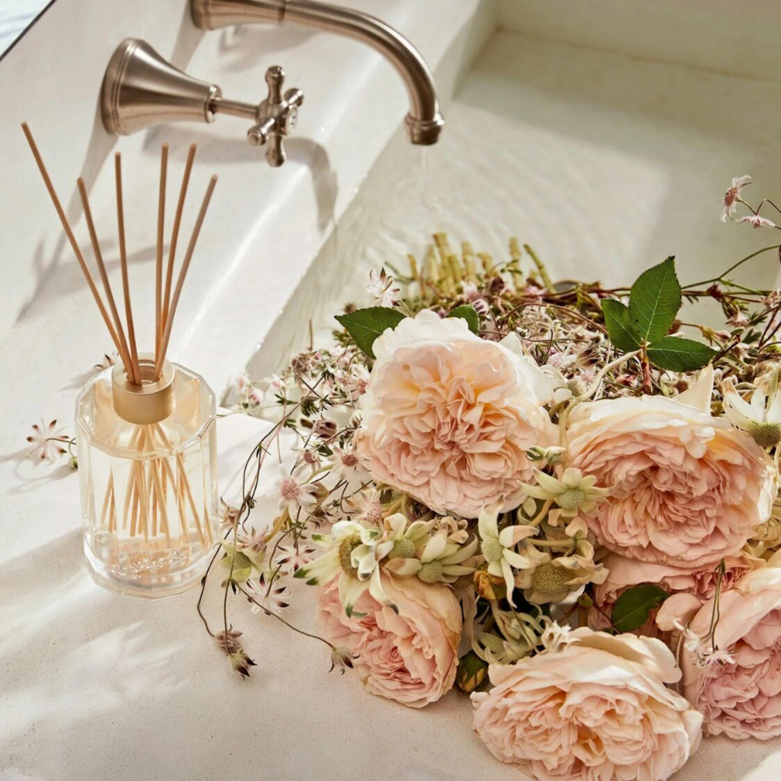 Circa Diffuser 250ml - Jasmine & Magnolia - Metro Singapore Departmental Store - Celebrating 69 Years in SG