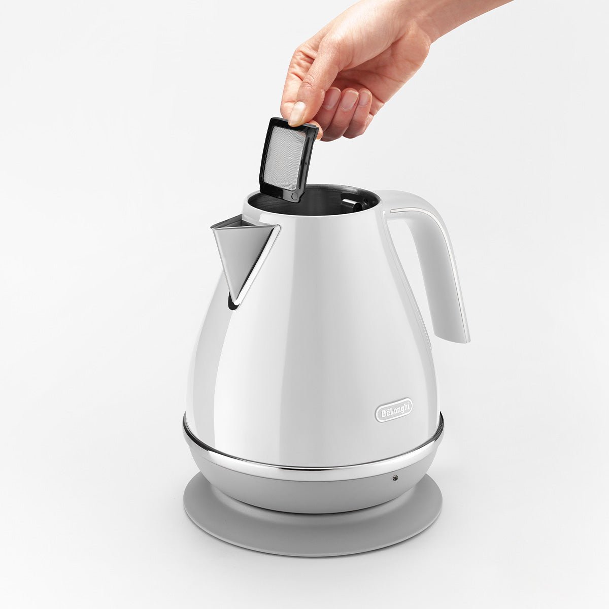 Delonghi Icona Capitals Kettle White - Metro Singapore Departmental Store - Celebrating 69 Years in SG